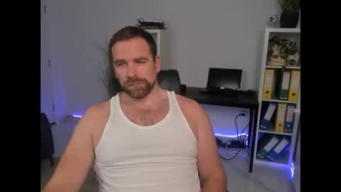 johnnydough82 online show from December 1, 2025, 9:25 am