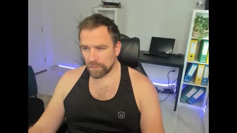 johnnydough82 online show from December 4, 2025, 8:23 am