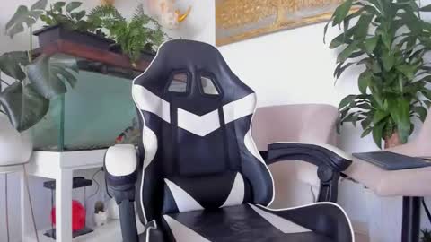 JOHNNY online show from March 9, 2026, 3:38 pm