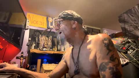 Snapshot of johnnyshung1 chatting on December 2, 2024, 11:12 am johnnyshung1 online show from December 2, 2024, 11:12 am