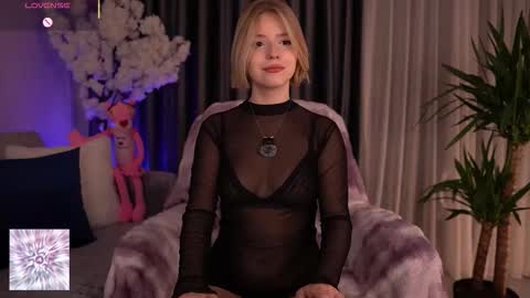 Snapshot of joice_queen chatting on October 25, 2025, 2:08 am Paula online show from October 25, 2025, 2:08 am