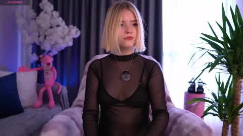 Snapshot of joice_queen chatting on December 1, 2025, 8:41 am Paula online show from December 1, 2025, 8:41 am