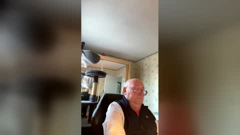 Snapshot of jojo60000529566 chatting on December 17, 2025, 3:18 pm jojo60000529566 online show from December 17, 2025, 3:18 pm