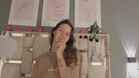 jolie_lov online show from October 24, 2025, 2:02 pm