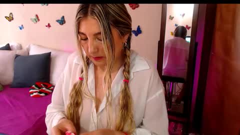 Jolie Mature online show from November 3, 2025, 8:10 pm