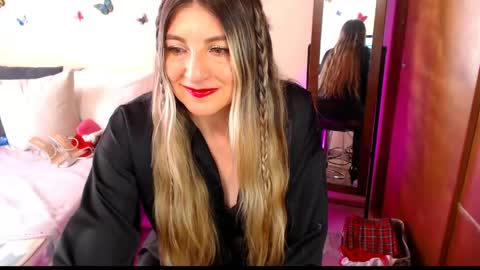 Jolie Mature online show from April 14, 2026, 8:15 pm