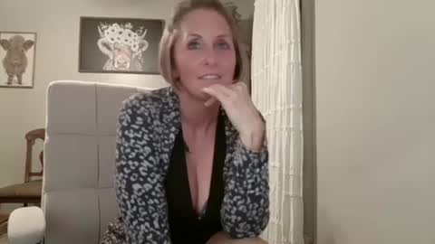 Snapshot of joliexx41 chatting on September 13, 2025, 1:27 am Jolie online show from September 13, 2025, 1:27 am