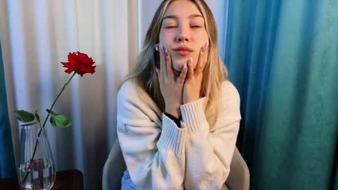 Snapshot of jolyndeb chatting on September 10, 2025, 11:43 am Viola online show from September 10, 2025, 11:43 am