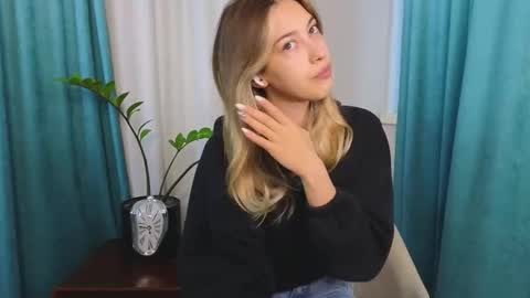 Snapshot of jolyndeb chatting on September 13, 2025, 11:10 am Viola online show from September 13, 2025, 11:10 am