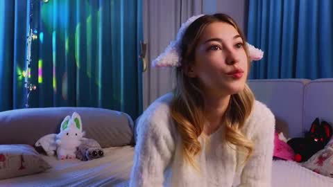 Snapshot of jolyndeb chatting on October 20, 2025, 11:10 am Viola online show from October 20, 2025, 11:10 am