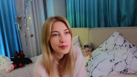 Snapshot of jolyndeb chatting on November 7, 2025, 11:32 am Viola online show from November 7, 2025, 11:32 am