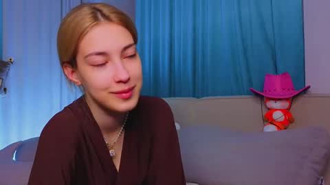 Snapshot of jolyndeb chatting on November 8, 2025, 11:10 am Viola online show from November 8, 2025, 11:10 am