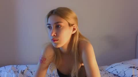 Snapshot of jolyndeb chatting on November 16, 2025, 11:05 am Viola online show from November 16, 2025, 11:05 am