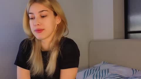 Snapshot of jolyndeb chatting on November 23, 2025, 11:21 am Viola online show from November 23, 2025, 11:21 am