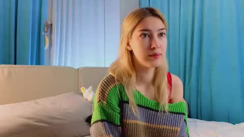 Snapshot of jolyndeb chatting on December 15, 2025, 11:14 am Viola online show from December 15, 2025, 11:14 am