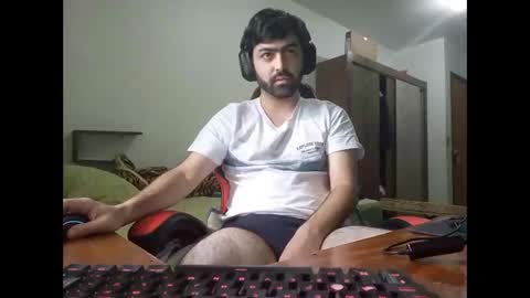 jonasf2525 online show from November 26, 2025, 4:19 pm