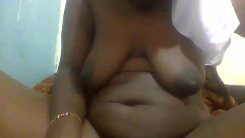Snapshot of jos_lynn chatting on December 4, 2025, 12:47 pm jos_lynn online show from December 4, 2025, 12:47 pm