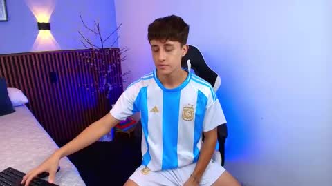 Snapshot of joseloevans chatting on January 1, 2025, 11:18 pm Joselo online show from January 1, 2025, 11:18 pm