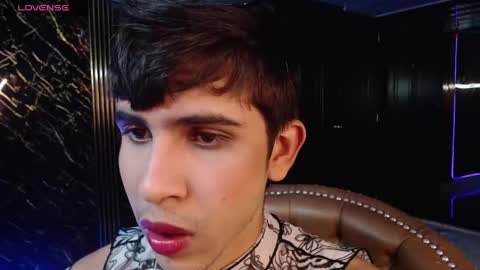 joshua_saenz_ online show from April 30, 2026, 5:14 am