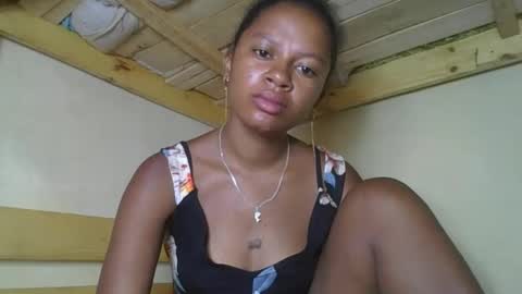 Snapshot of josiane93 chatting on October 28, 2025, 5:00 am josiane online show from October 28, 2025, 5:00 am