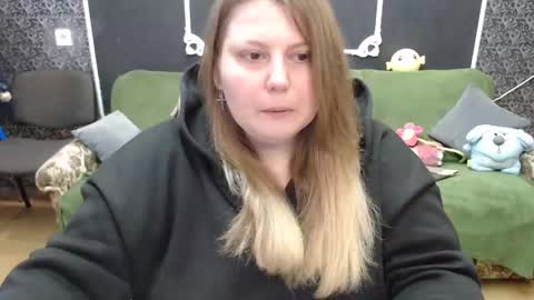 josiesun771 online show from February 24, 2025, 7:22 am