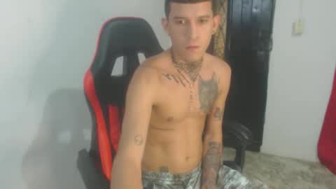 josue_linares online show from November 1, 2025, 12:45 am