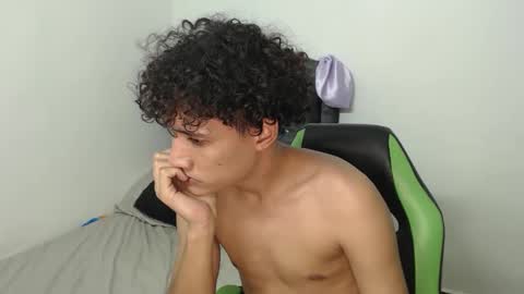 Snapshot of josue_skinny chatting on March 21, 2026, 8:19 am JOSUE online show from March 21, 2026, 8:19 am