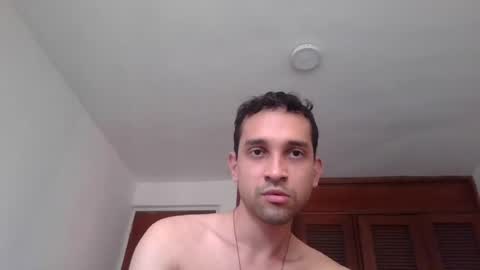 Snapshot of jovenvergonguapo09 chatting on August 7, 2026, 12:29 pm Van Helsing online show from August 7, 2026, 12:29 pm