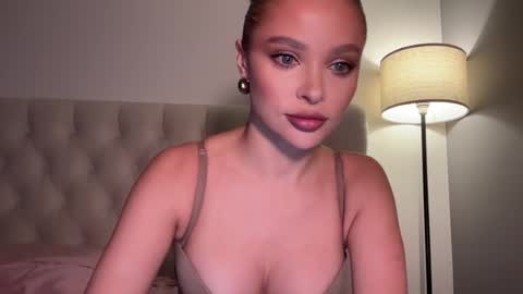 Jennie and Sophia online show from January 31, 2025, 6:03 pm