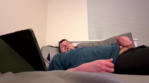 bighugs69 online show from May 28, 2026, 2:42 am