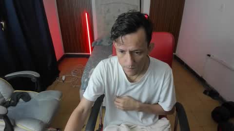 Snapshot of juan_and_luke chatting on March 20, 2026, 8:52 am juan_and_luke online show from March 20, 2026, 8:52 am