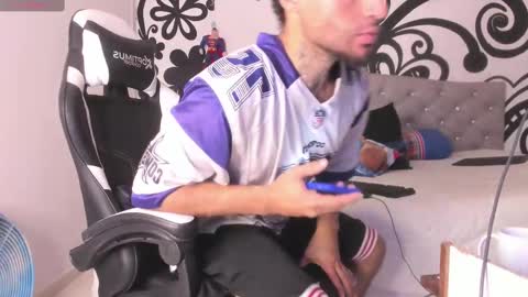 Snapshot of juan_bruce chatting on September 29, 2025, 9:08 pm juan online show from September 29, 2025, 9:08 pm