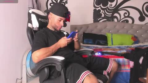 Snapshot of juan_bruce chatting on October 1, 2025, 11:55 pm juan online show from October 1, 2025, 11:55 pm