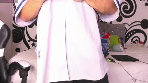 Snapshot of juan_bruce chatting on October 4, 2025, 10:30 pm juan online show from October 4, 2025, 10:30 pm