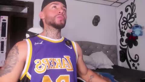 Snapshot of juan_bruce chatting on November 20, 2025, 11:59 pm juan online show from November 20, 2025, 11:59 pm