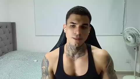 juan_gomez_1 online show from January 13, 2026, 11:43 pm