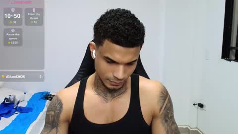 juan_gomez_1 online show from February 25, 2026, 11:36 pm