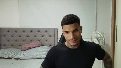juan_gomez_1 online show from June 24, 2026, 5:06 am