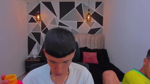 JuanSteven online show from November 7, 2025, 4:23 am