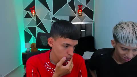 Snapshot of juan_nd_steven chatting on May 6, 2026, 1:57 am JuanSteven online show from May 6, 2026, 1:57 am