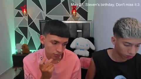 Snapshot of juan_nd_steven chatting on May 15, 2026, 1:12 am JuanSteven online show from May 15, 2026, 1:12 am