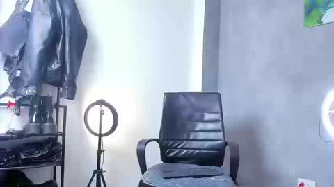 Juan Esteban online show from March 17, 2026, 3:37 pm