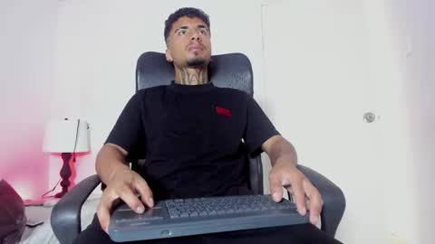 juancamilo66_ online show from March 18, 2026, 6:55 pm