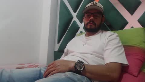 Snapshot of juanfe_style chatting on September 12, 2025, 1:55 pm juanfe_style online show from September 12, 2025, 1:55 pm