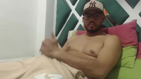 Snapshot of juanfe_style chatting on October 8, 2025, 2:42 am juanfe_style online show from October 8, 2025, 2:42 am