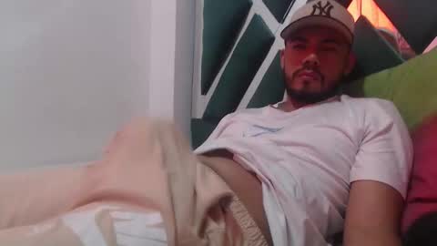 Snapshot of juanfe_style chatting on October 15, 2025, 4:29 pm juanfe_style online show from October 15, 2025, 4:29 pm