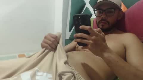 Snapshot of juanfe_style chatting on October 17, 2025, 4:26 am juanfe_style online show from October 17, 2025, 4:26 am