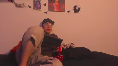 juanftmaria2 online show from October 9, 2025, 10:41 pm