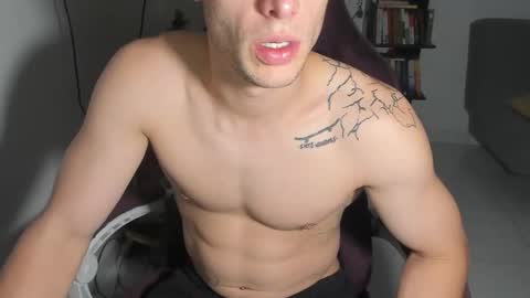 Snapshot of juanisimo_ chatting on March 19, 2026, 3:10 am JUANISIMO online show from March 19, 2026, 3:10 am