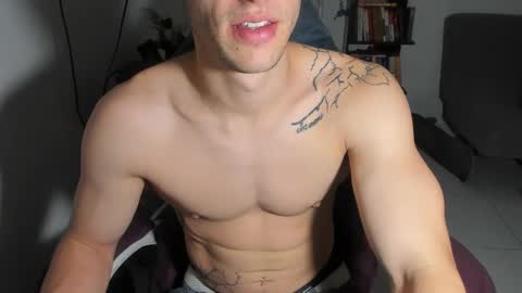 Snapshot of juanisimo_ chatting on March 25, 2026, 11:44 pm JUANISIMO online show from March 25, 2026, 11:44 pm